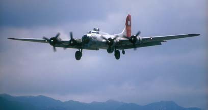 B-17G, N5017N Aluminum Overcast on approach to SBA