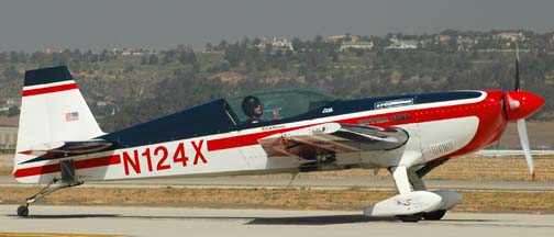 Extra 300S, N124X