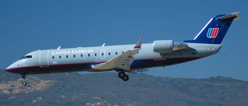 United Express Bombardier CL-600-2B19 Regional Jet, N906SW