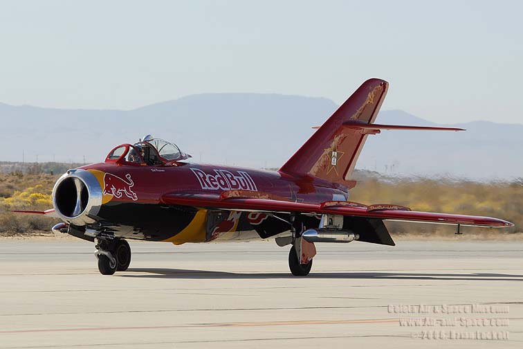 _BEL5341%20Lim-5%20MiG-17%20NX117BR%20Red%20Bull%20left%20front%20taxiing%20l.jpg