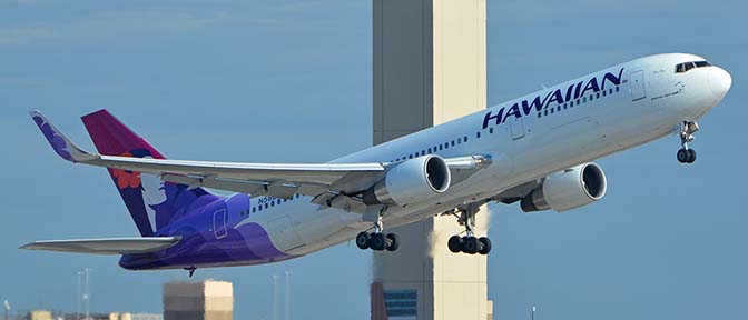 Hawaiian Boeing 767-33A N582HA, Phoenix Sky Harbor, August 3, 2017