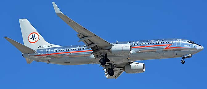American 737-823 N905NN in heritage Astrojet livery, Phoenix Sky Harbor, September 18, 2017