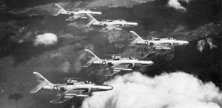 RBF-84F Thunderflashes of the 91st Strategic Reconnaissance Squadron in November 1955