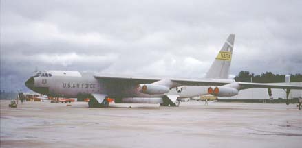 NB-52B, 52-0008 at Edwards AFB, November 1985