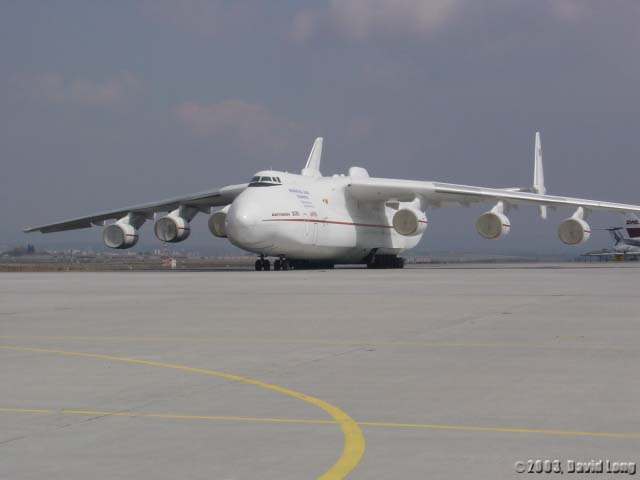 http://www.air-and-space.com/Antonov%20An-225/20030411%20Stuttgart%2010%20An-225%20left%20front%20David%20Long%20l.jpg